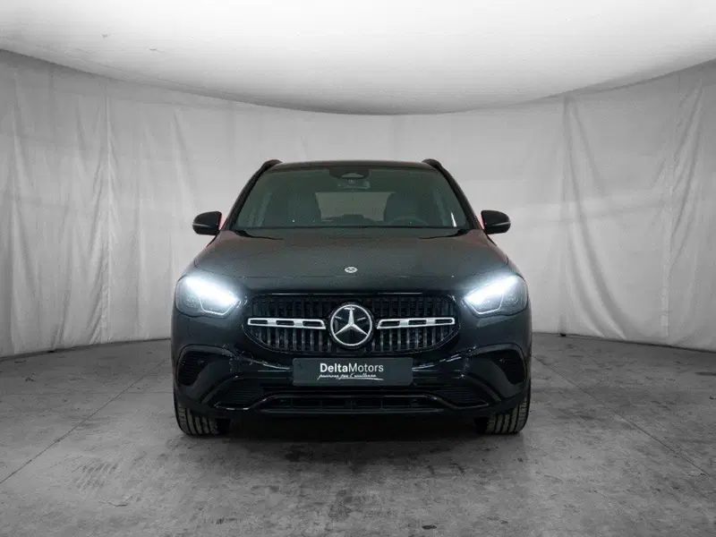 Mercedes-Benz GLA SUV nuova a Macerata (5)