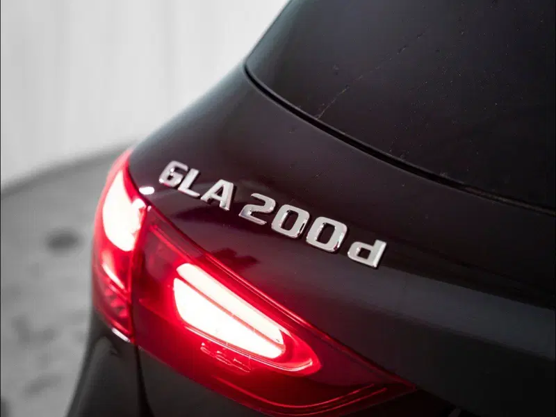 Mercedes-Benz GLA SUV nuova a Macerata (8)
