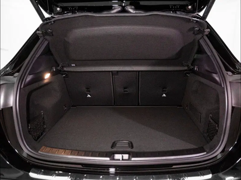 Mercedes-Benz GLA SUV nuova a Macerata (9)