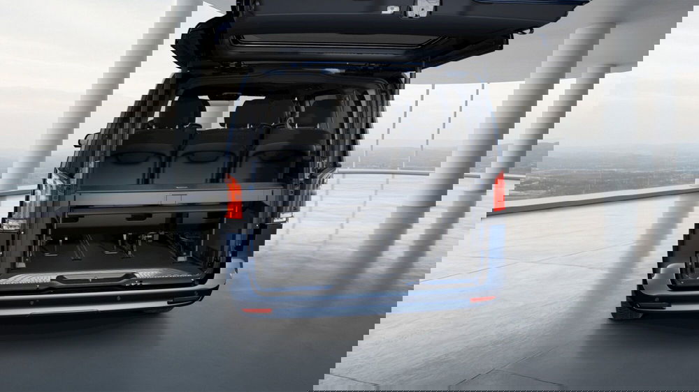 Mercedes-Benz Classe V nuova a Milano (8)