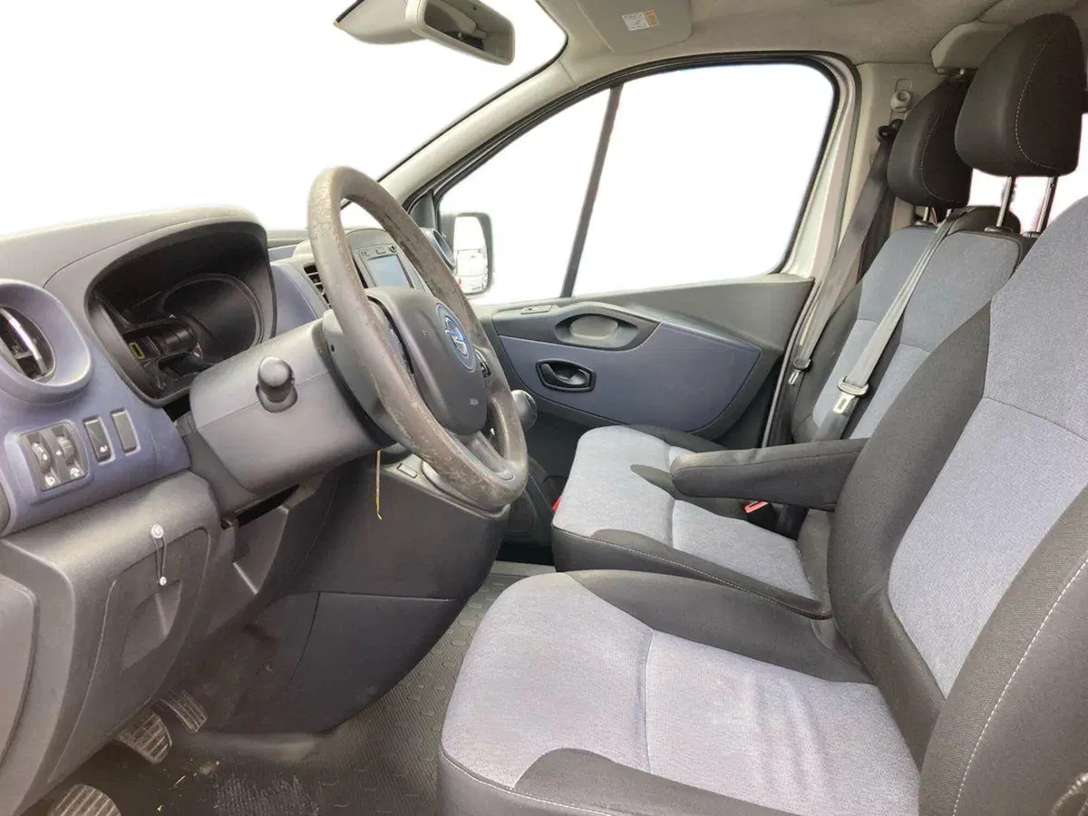 Opel Vivaro Furgone usata a Milano (10)