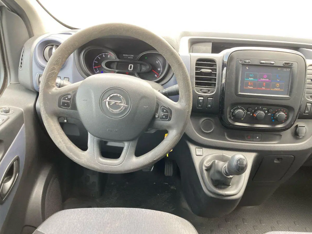 Opel Vivaro Furgone usata a Milano (11)