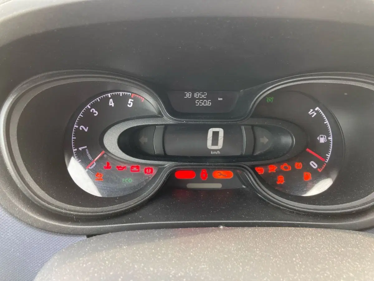 Opel Vivaro Furgone usata a Milano (13)