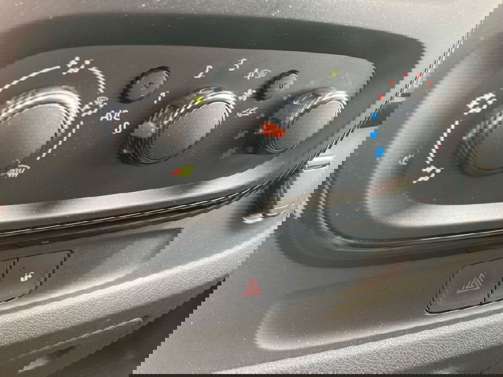 Opel Vivaro Furgone usata a Milano (14)