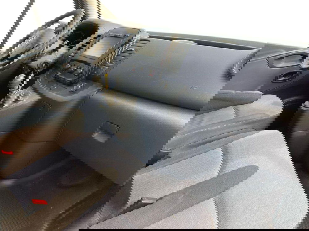 Opel Vivaro Furgone usata a Milano (15)