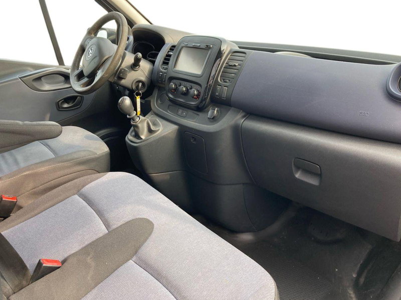 Opel Vivaro Furgone usata a Milano (15)