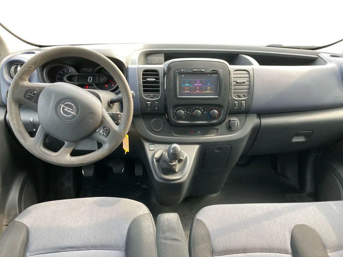 Opel Vivaro Furgone usata a Milano (9)