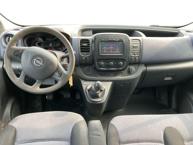 Opel Vivaro Furgone usata a Milano (9)