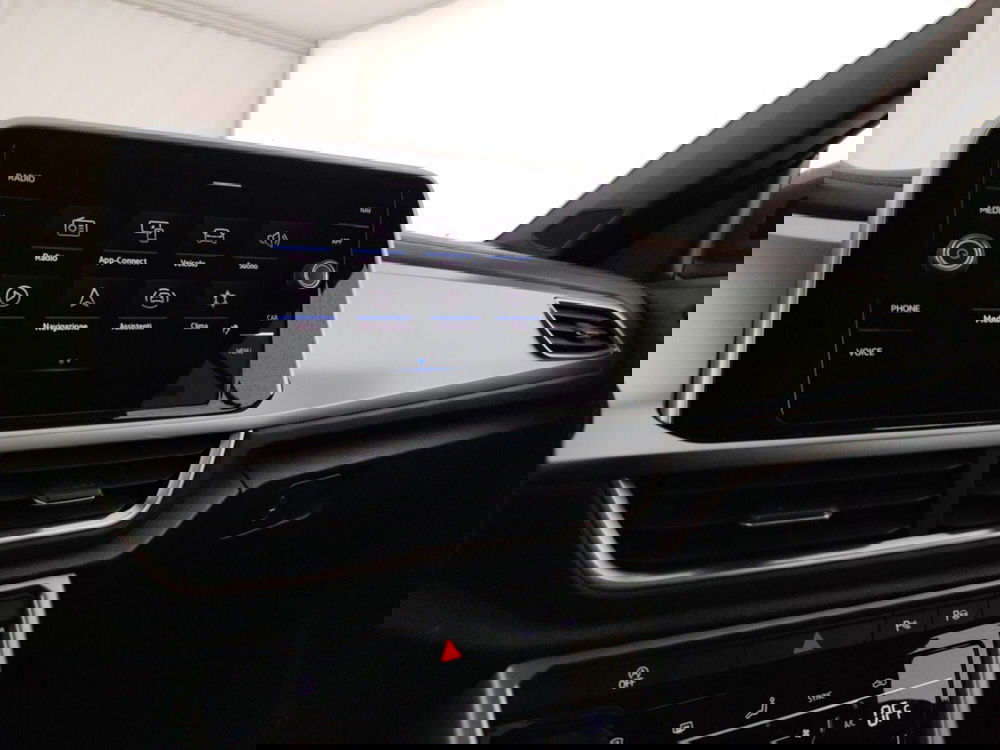 Volkswagen T-Roc Cabrio usata a Massa-Carrara (13)