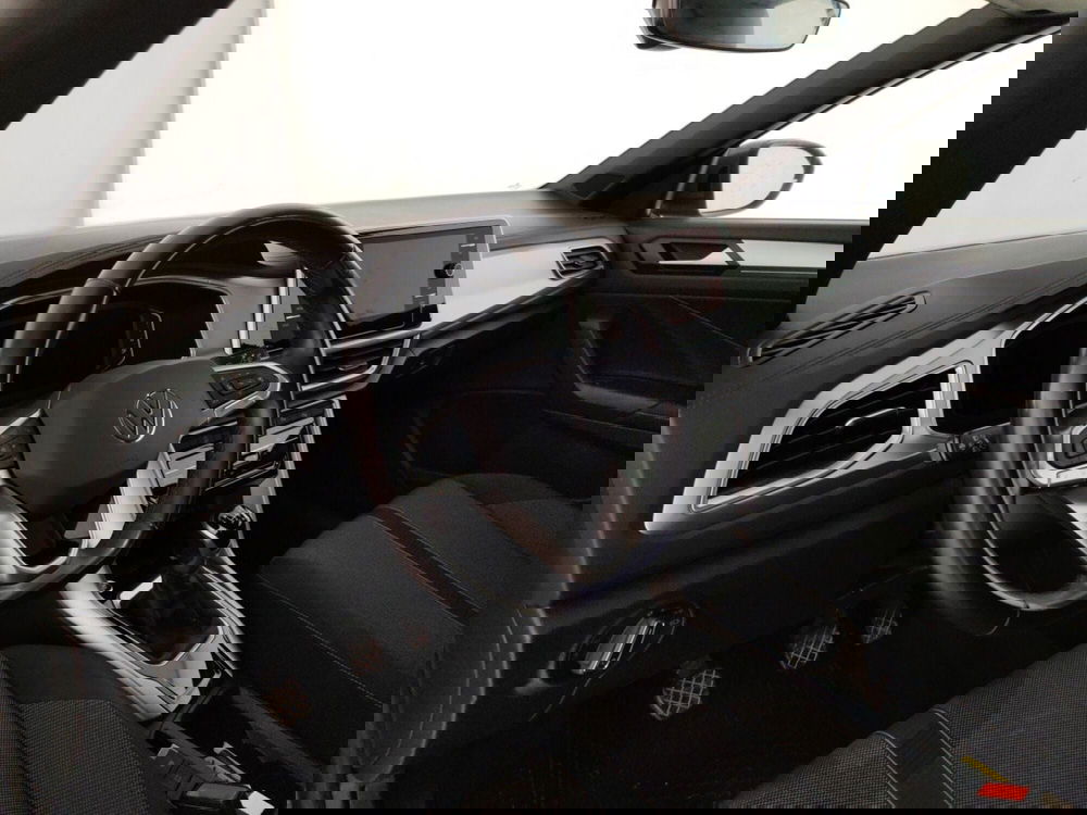 Volkswagen T-Roc Cabrio usata a Massa-Carrara (8)