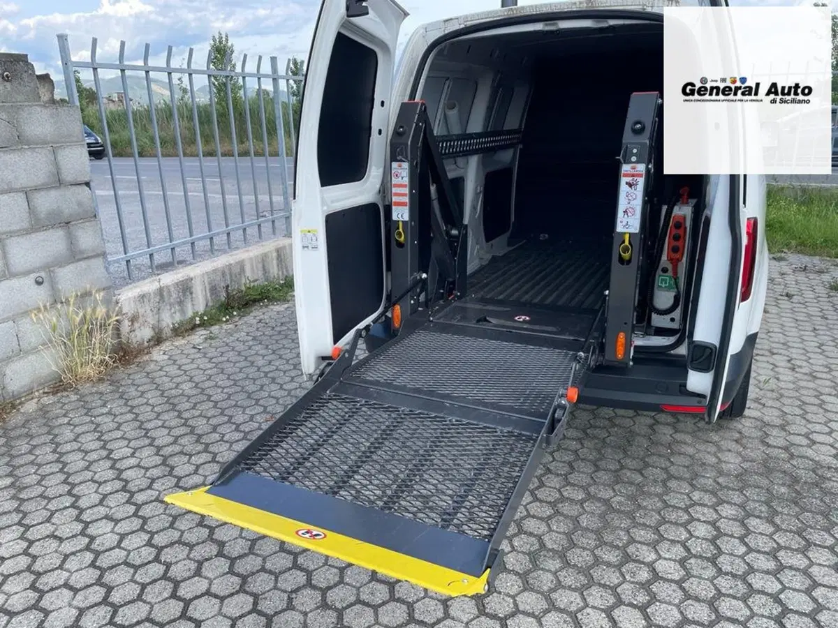 Volkswagen Veicoli Commerciali Caddy usata a Lucca (18)