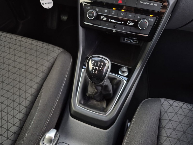 Volkswagen T-Cross usata  (10)