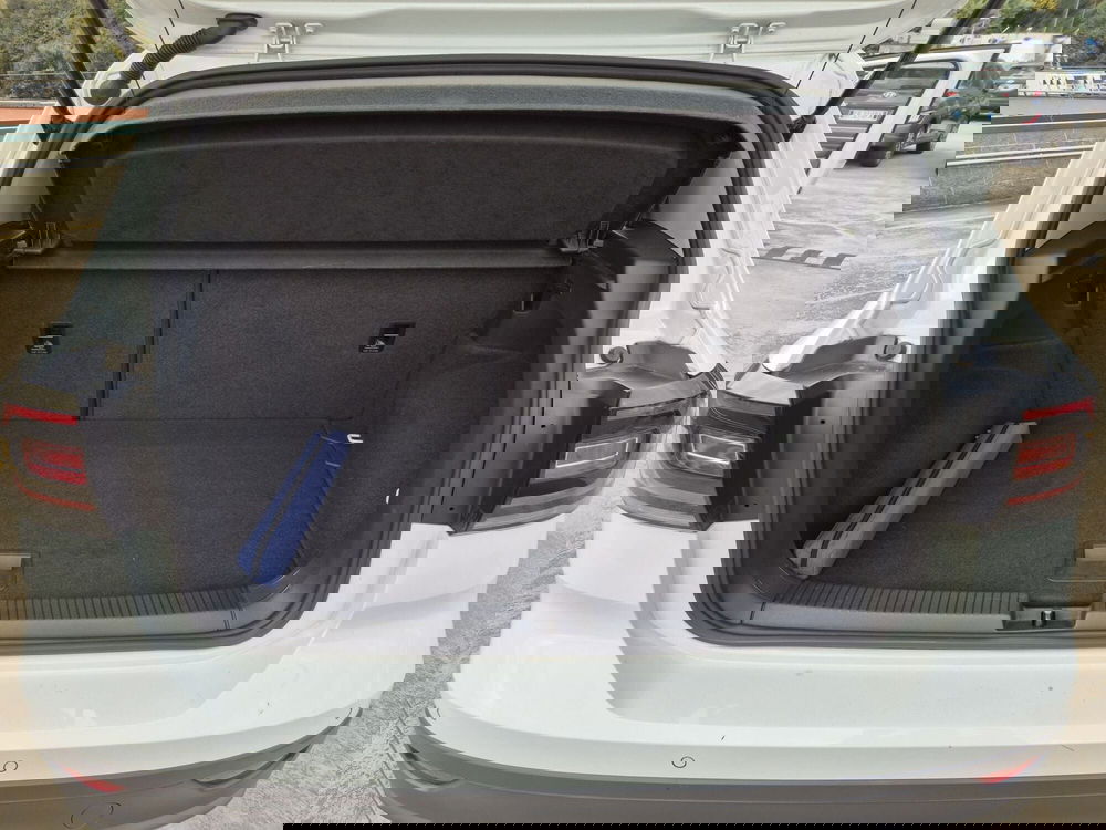 Volkswagen T-Cross usata  (11)