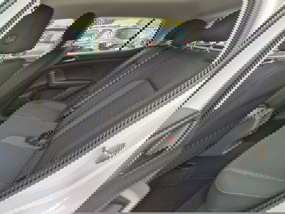 Volkswagen T-Cross usata  (7)