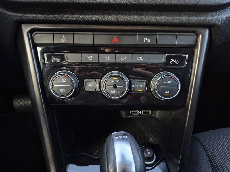 Volkswagen T-Roc usata  (17)