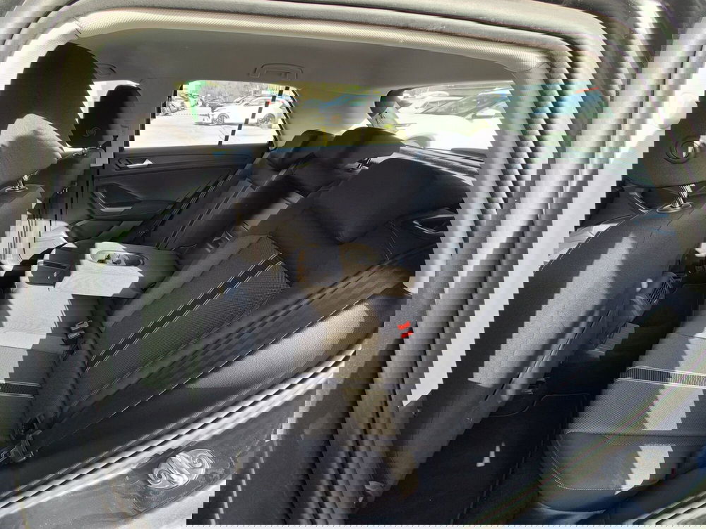 Volkswagen T-Roc usata  (18)