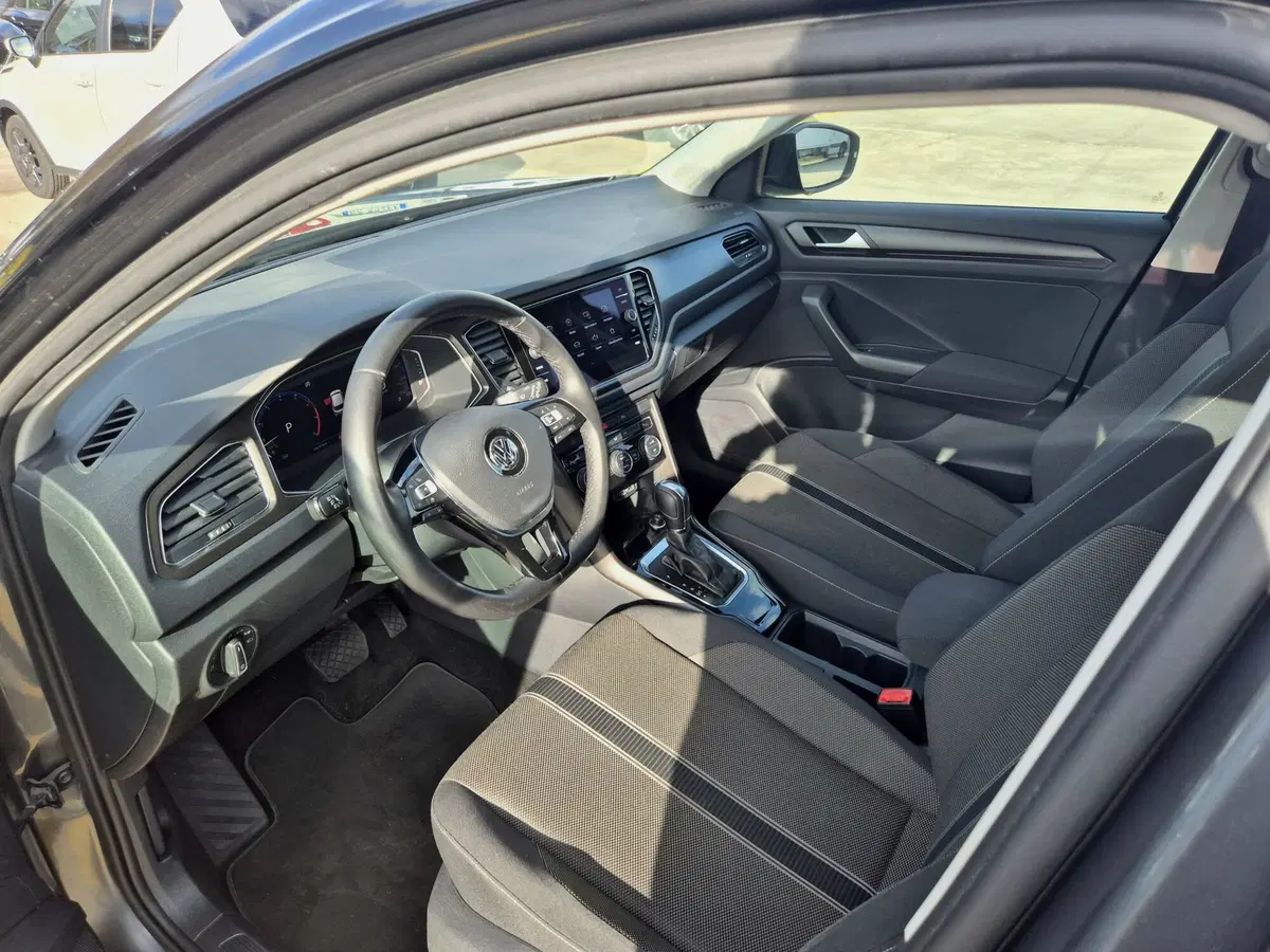 Volkswagen T-Roc usata  (6)