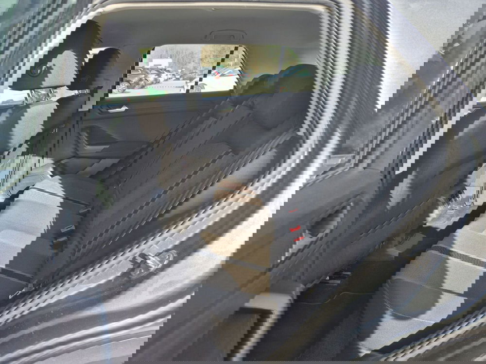 Volkswagen T-Roc usata  (7)