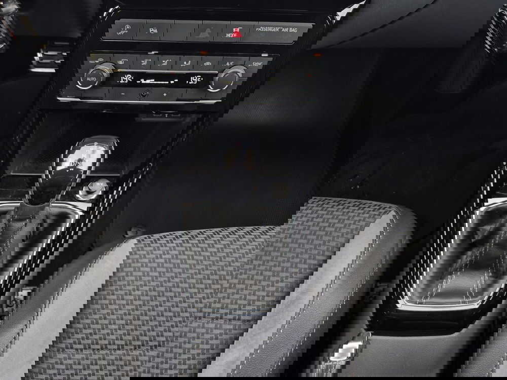 Volkswagen T-Cross usata  (10)