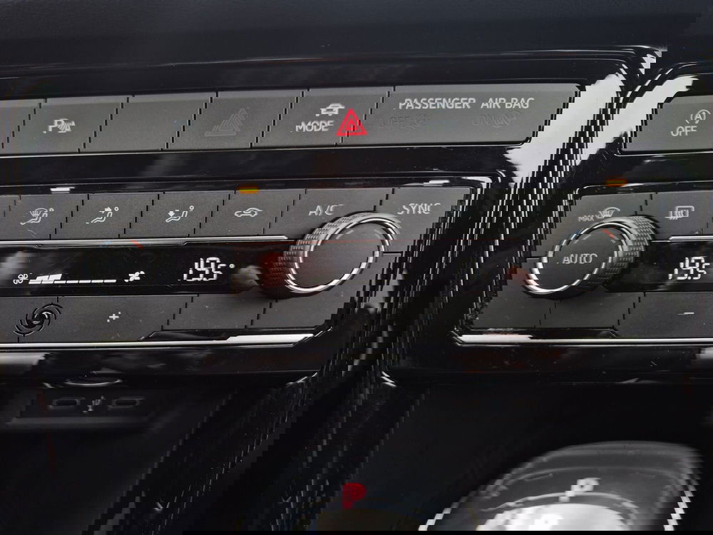 Volkswagen T-Cross usata  (17)