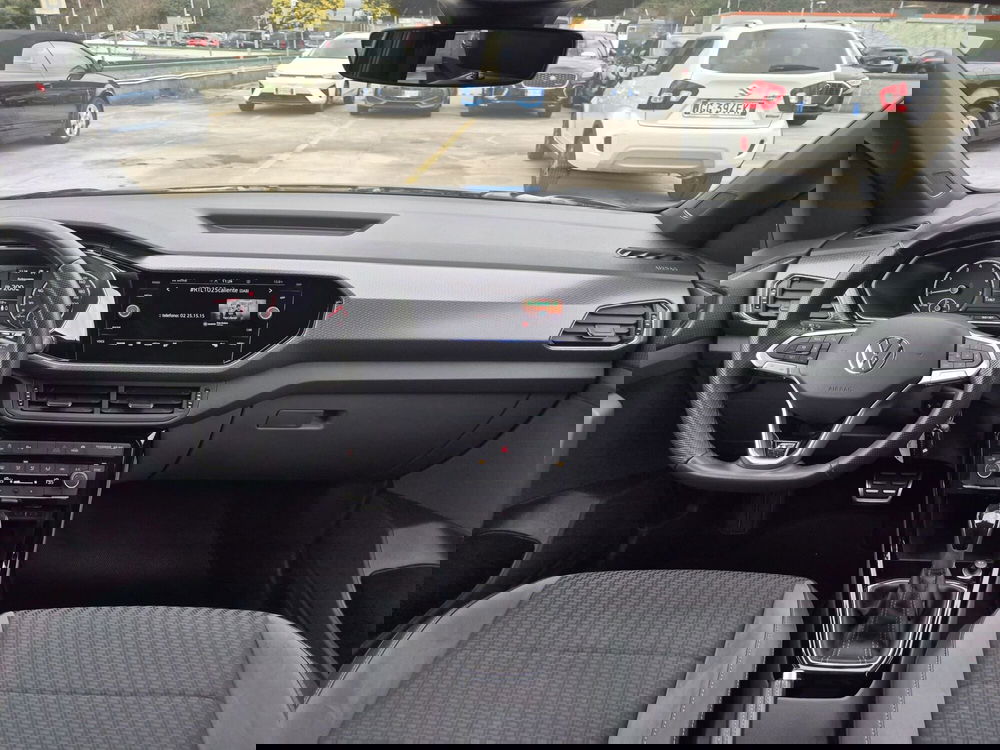 Volkswagen T-Cross usata  (8)