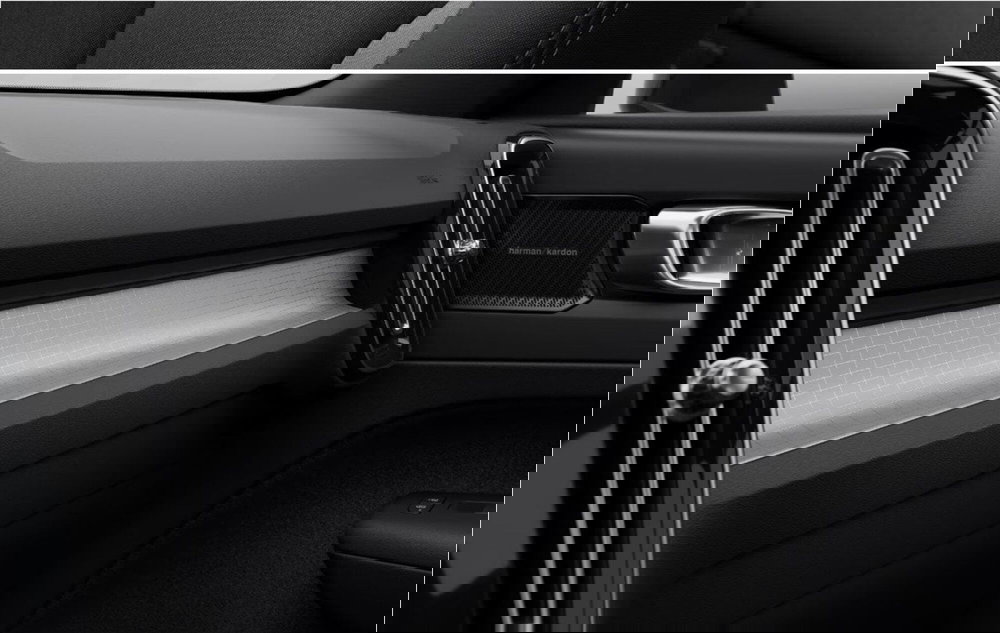 Volvo XC40 nuova a Milano (9)