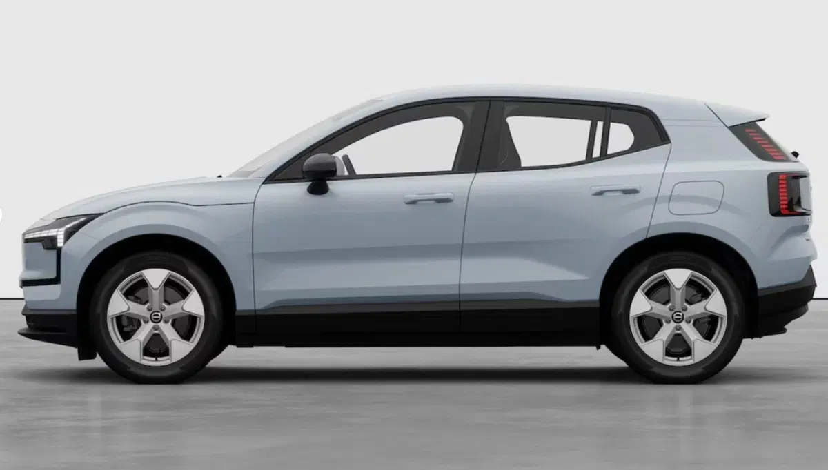 Volvo EX30 nuova a Milano (2)