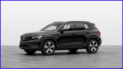 Volvo XC40 B3 automatico Essential nuova a Milano