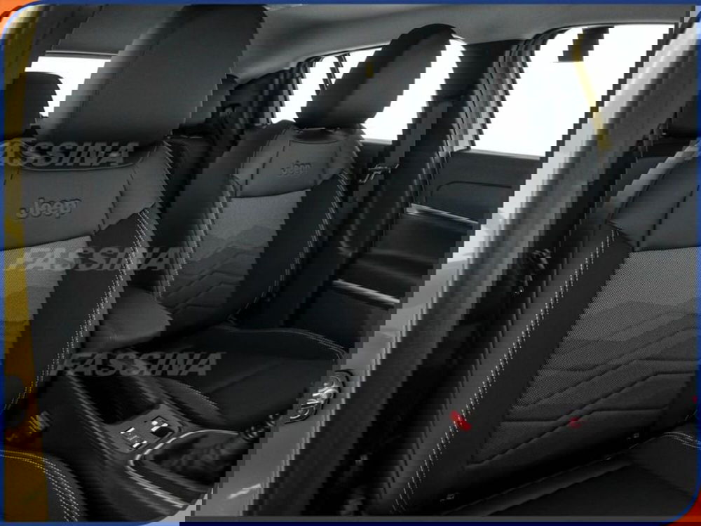 Jeep Avenger nuova a Milano (13)