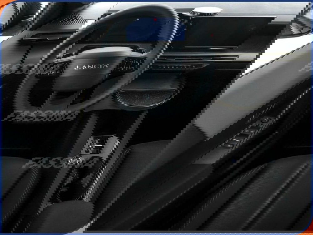 Lancia Ypsilon nuova a Milano (10)