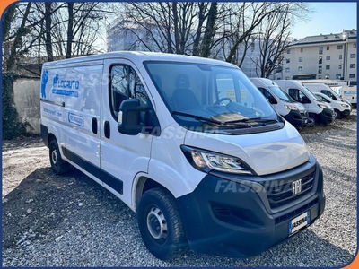 Fiat Ducato Furgone Vetrato 33 MH1 2.2 mjt3 140cv  serie 8 del 2023 usata a Milano