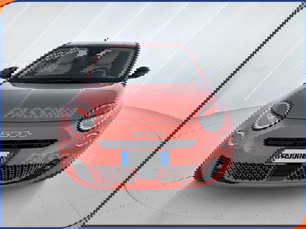 Fiat 600 nuova a Milano (2)