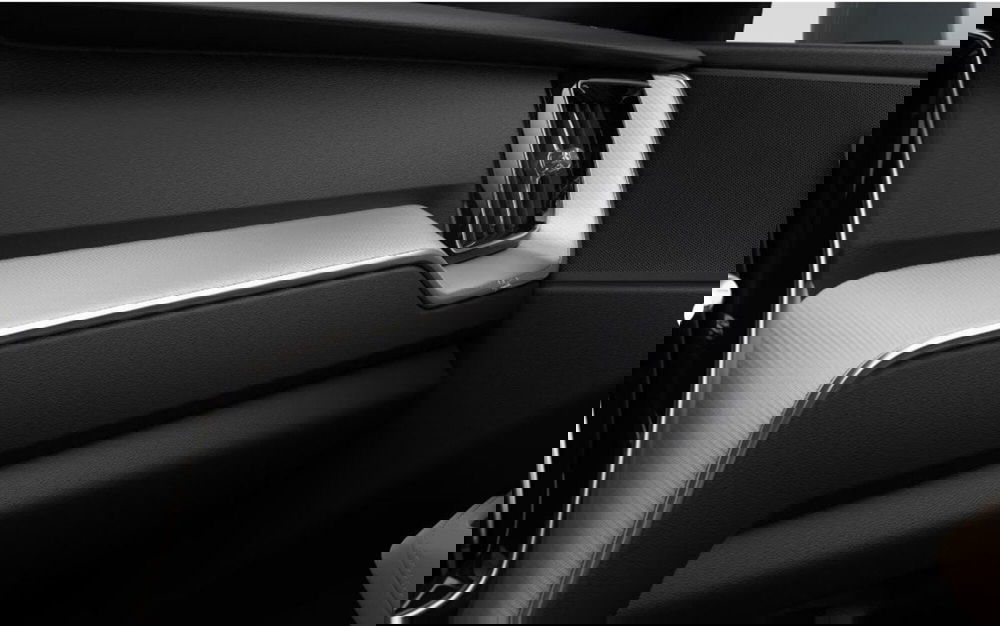 Volvo XC60 nuova a Milano (11)