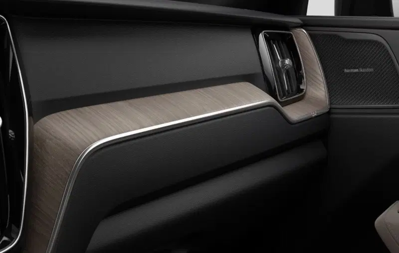 Volvo XC60 nuova a Milano (10)