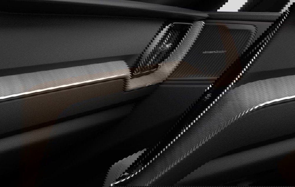 Volvo XC60 nuova a Milano (10)