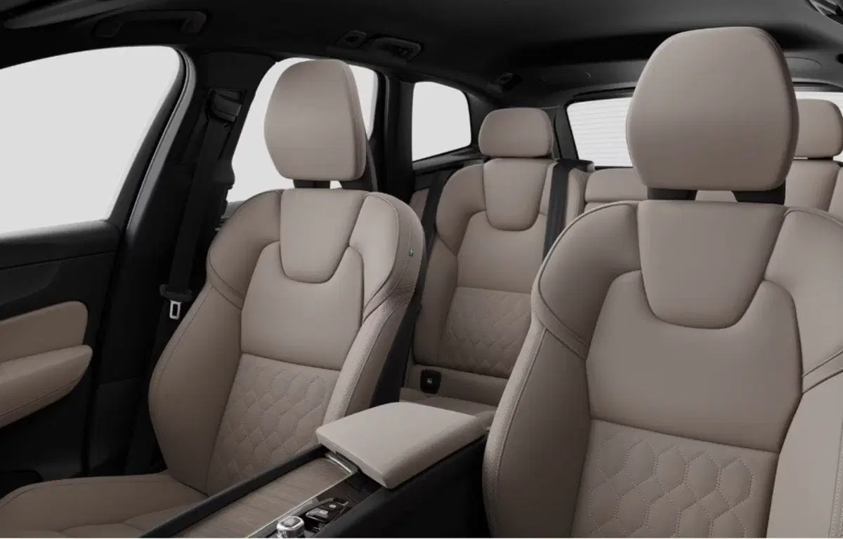 Volvo XC60 nuova a Milano (11)
