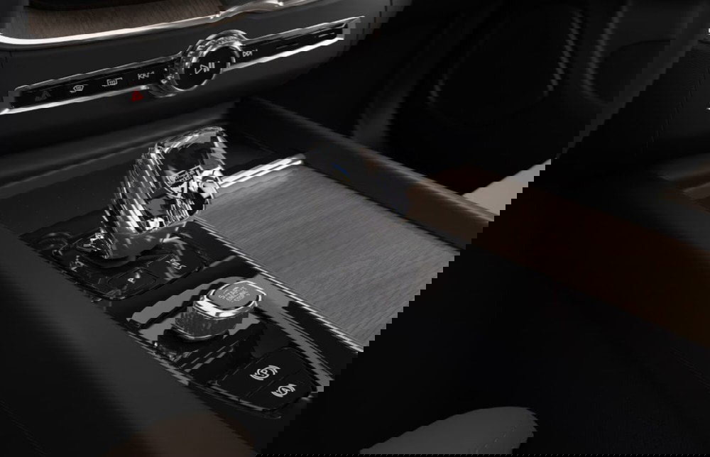 Volvo XC60 nuova a Milano (13)