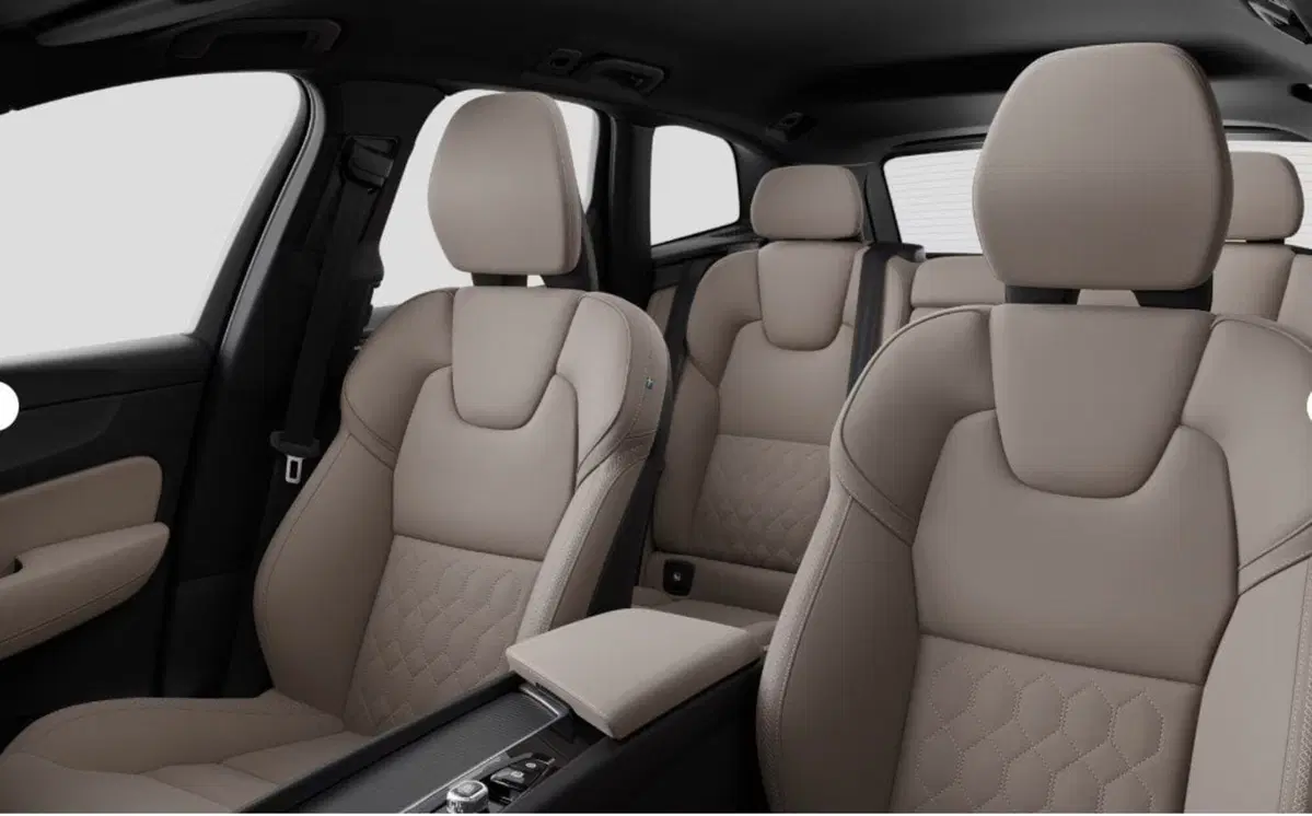 Volvo XC60 nuova a Milano (9)