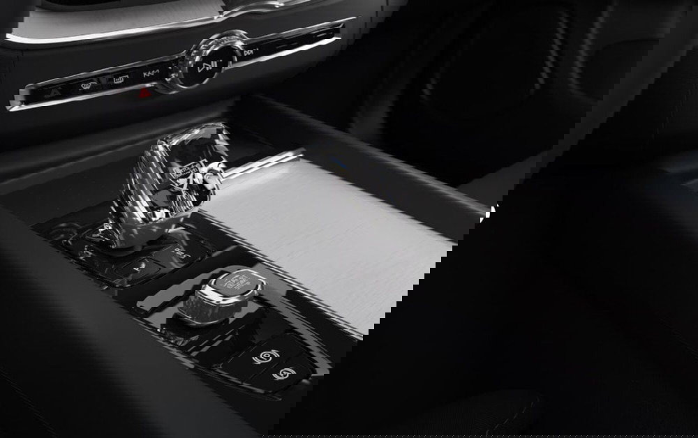 Volvo XC60 nuova a Milano (12)