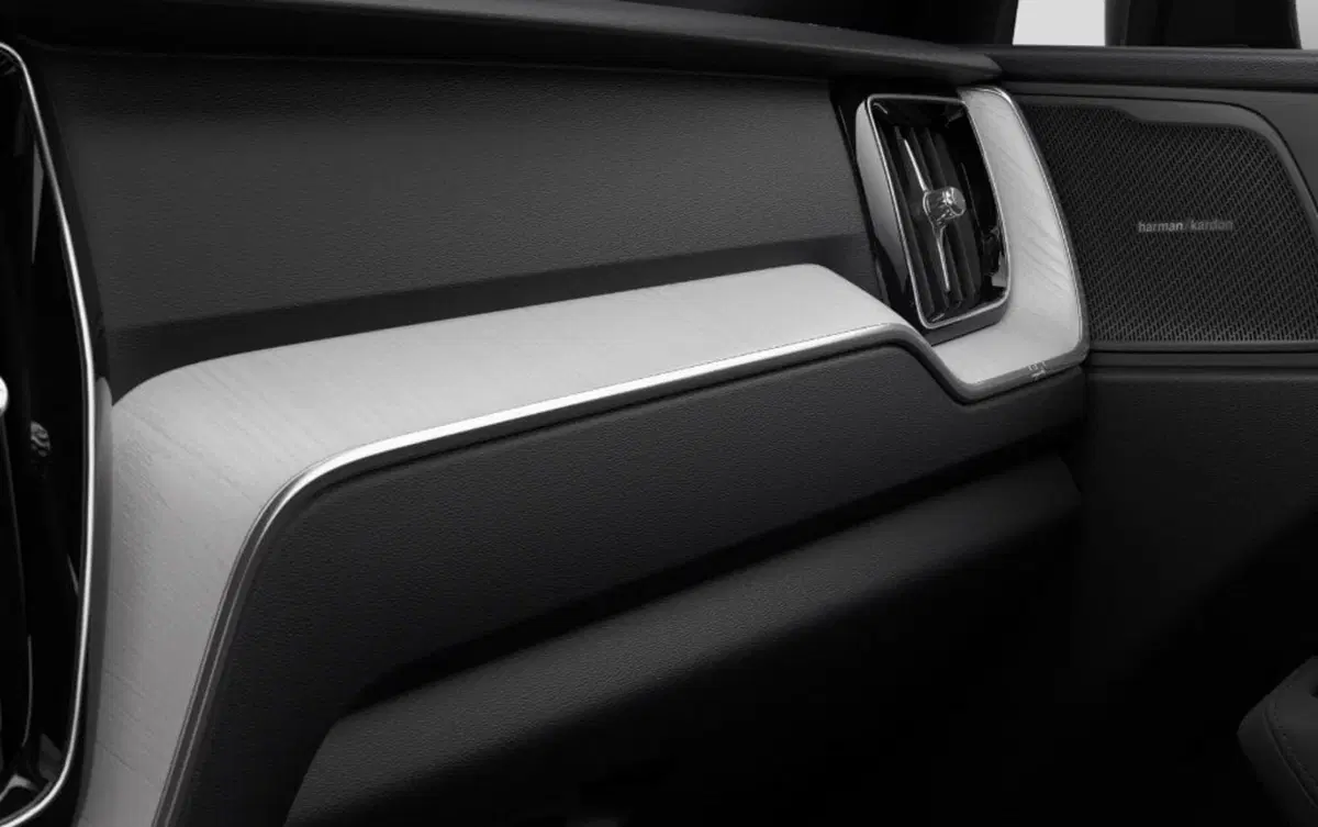 Volvo XC60 nuova a Milano (9)