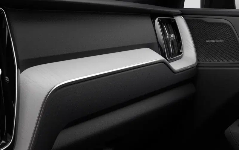 Volvo XC60 nuova a Milano (9)