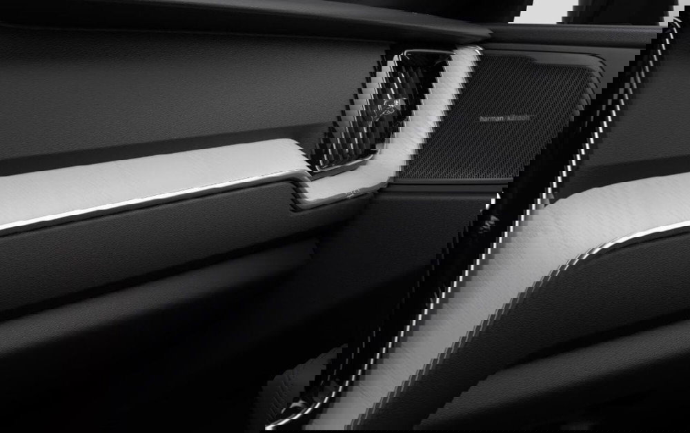 Volvo XC60 nuova a Milano (9)