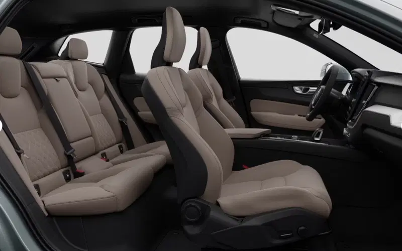Volvo XC60 nuova a Milano (11)