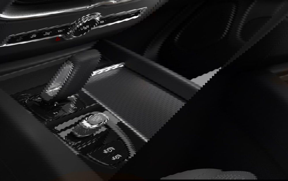 Volvo XC60 nuova a Milano (14)