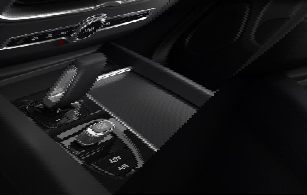 Volvo XC60 nuova a Milano (12)