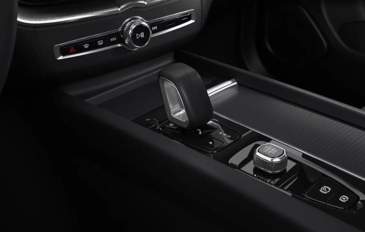 Volvo XC60 nuova a Milano (14)