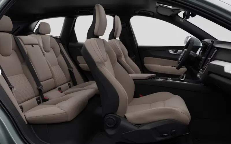 Volvo XC60 nuova a Milano (11)