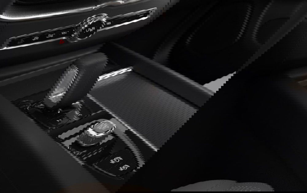 Volvo XC60 nuova a Milano (14)