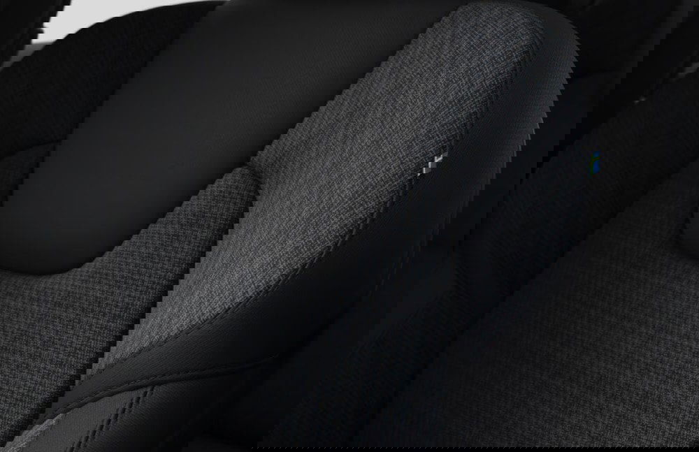 Volvo XC60 nuova a Milano (10)