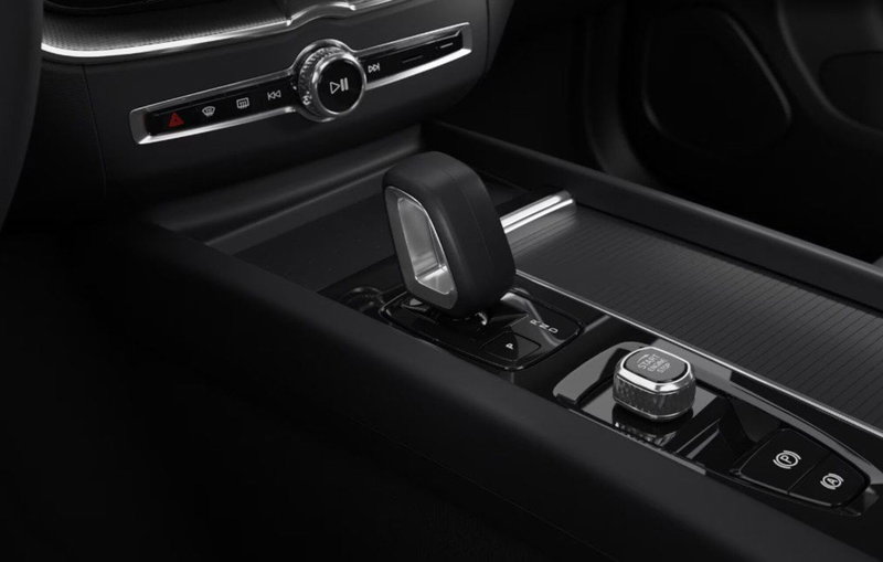 Volvo XC60 nuova a Milano (14)